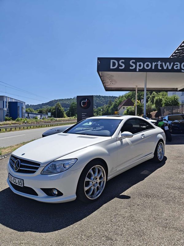 Mercedes CL in Weiß, Seitenansicht